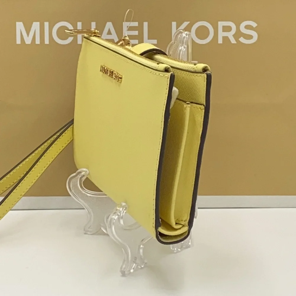 MICHAEL KORS LARGE DOUBLE ZIP WRISTLET BUTTERCUP